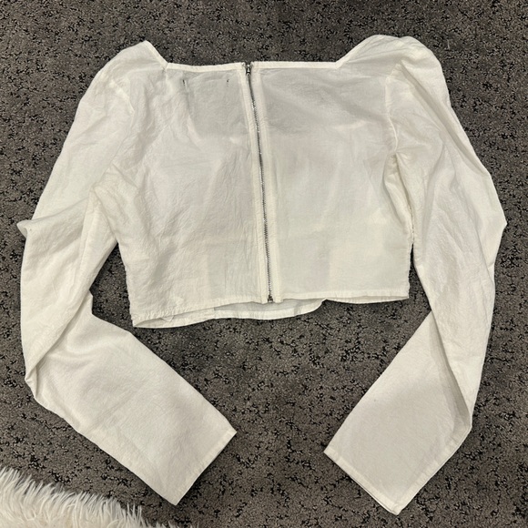 Missguided White Long Sleeve Crop Top| size 2 - Picture 2 of 4